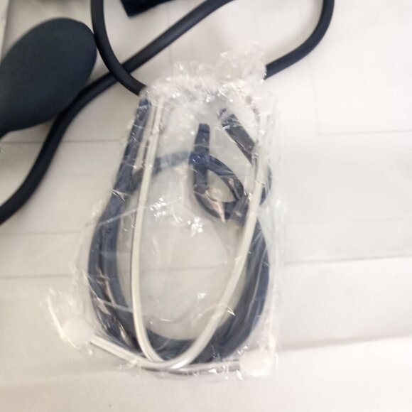 Good Neighbor Pharmacy Blood Pressure Kit w/ Stethoscope & Case NIB - Picture 2 of 8